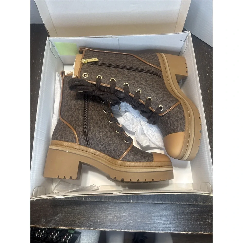 MICHAEL KORS COREY BOOTIE Mini MK Logo Lux Boots‎ Womens Size 8 Brown